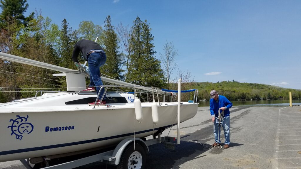 Bomazeen-on-trailer-getting-ready-to-raise-mast-1