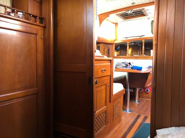 09-Capt-Cabin-Looking-Fwd