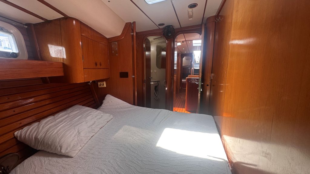 1029-Starboard-Forward-Cabin-1