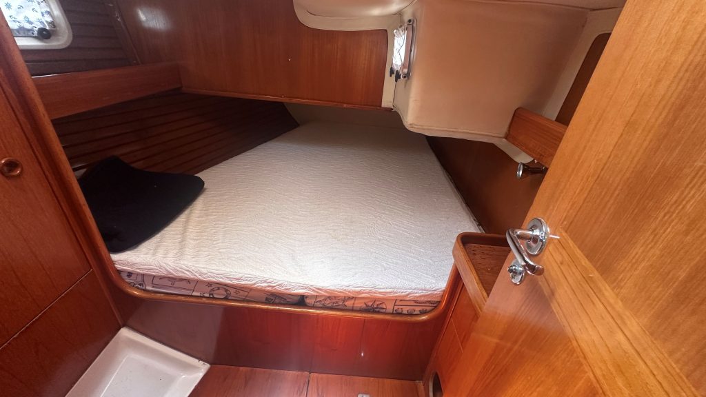 1031-Starboard-Aft-Cabin-1