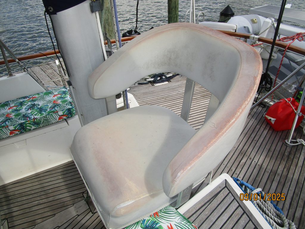 Aurora-cockpit-helmseat2-9-1-25