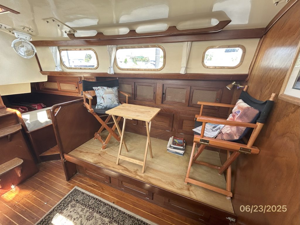 Lilly-Pearl-salon-port-hr1-6-23-25