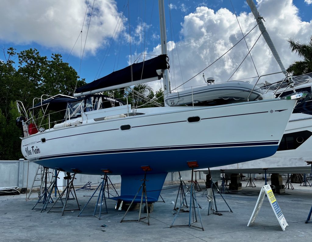 Blue-Train-hauled-out-hr2