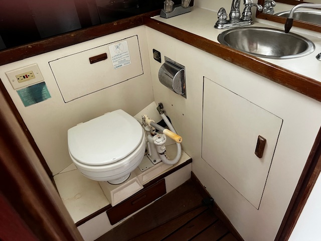 Sabre-Mark-II-bathroom-2