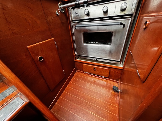 Sabre-mark-II-galley-oven