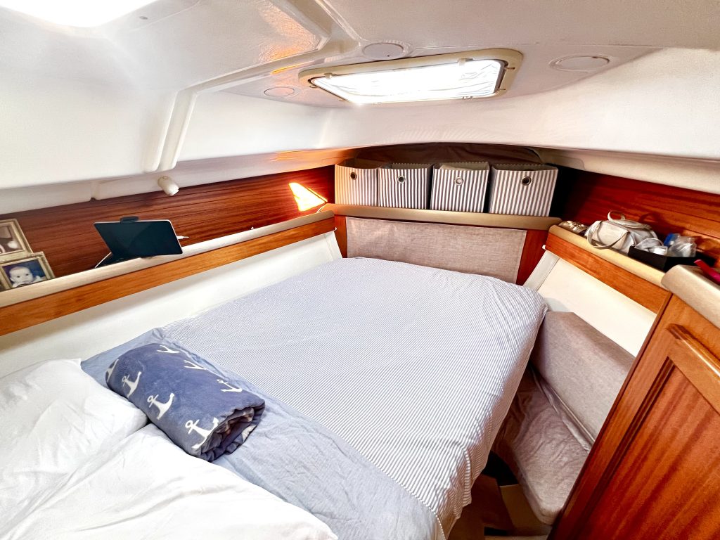 Beflor-Main-Cabin-Photo-3